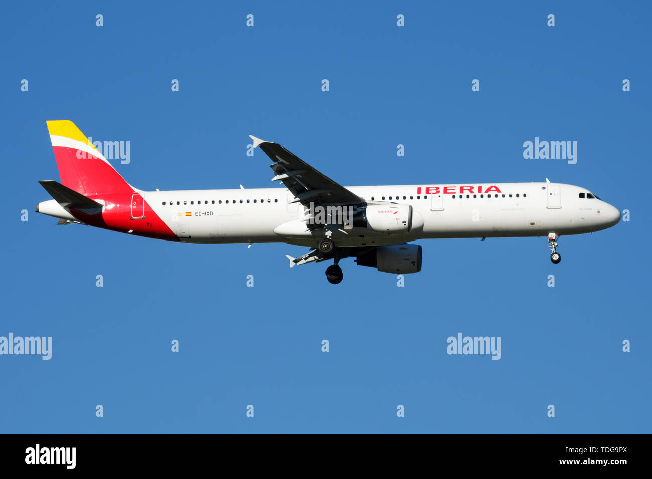 MADRID / SPAIN MAY 2, 2016 Iberia Airlines Airbus A321 ECIXD