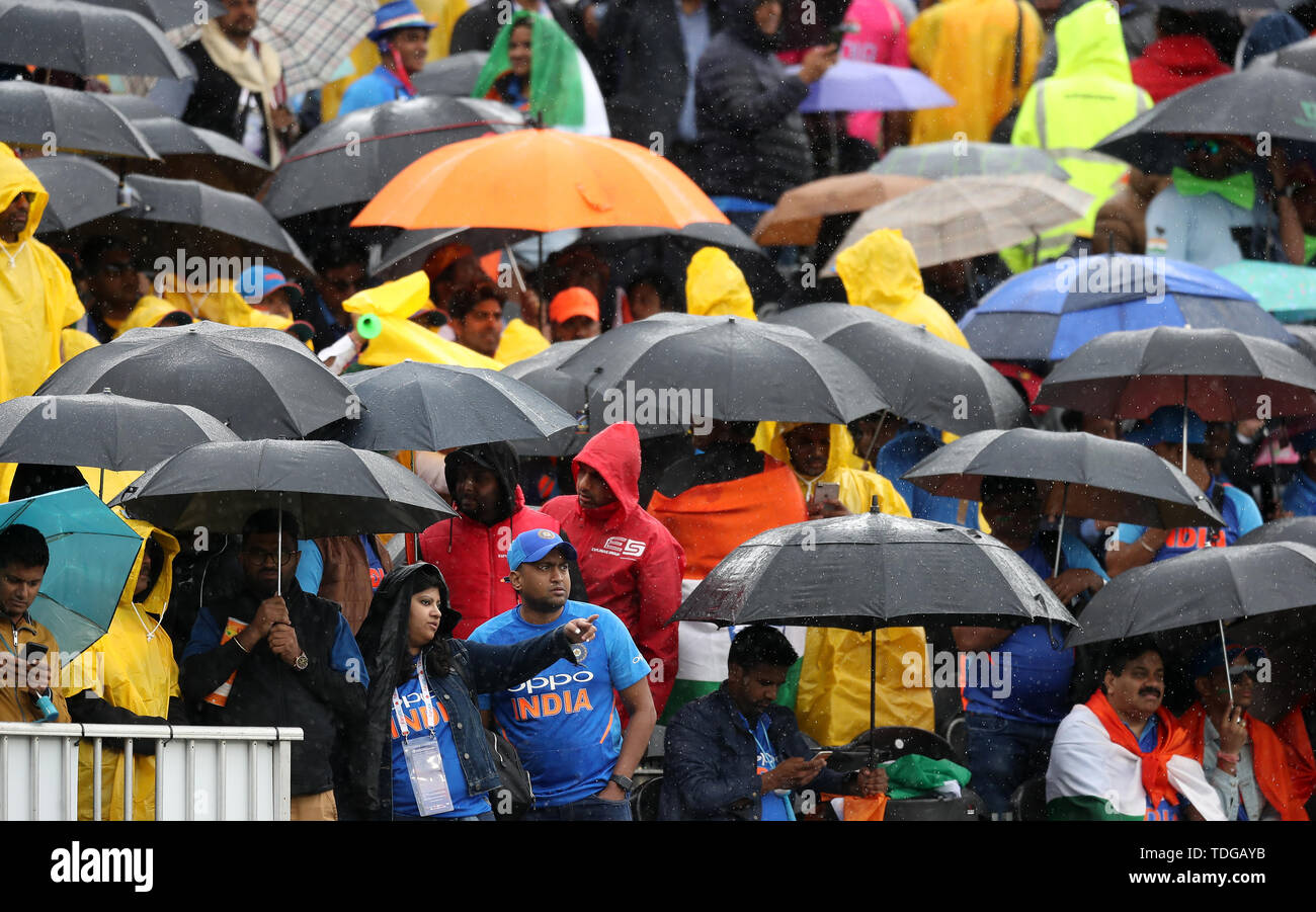 Umbrellas cricket hires stock photography and images Alamy