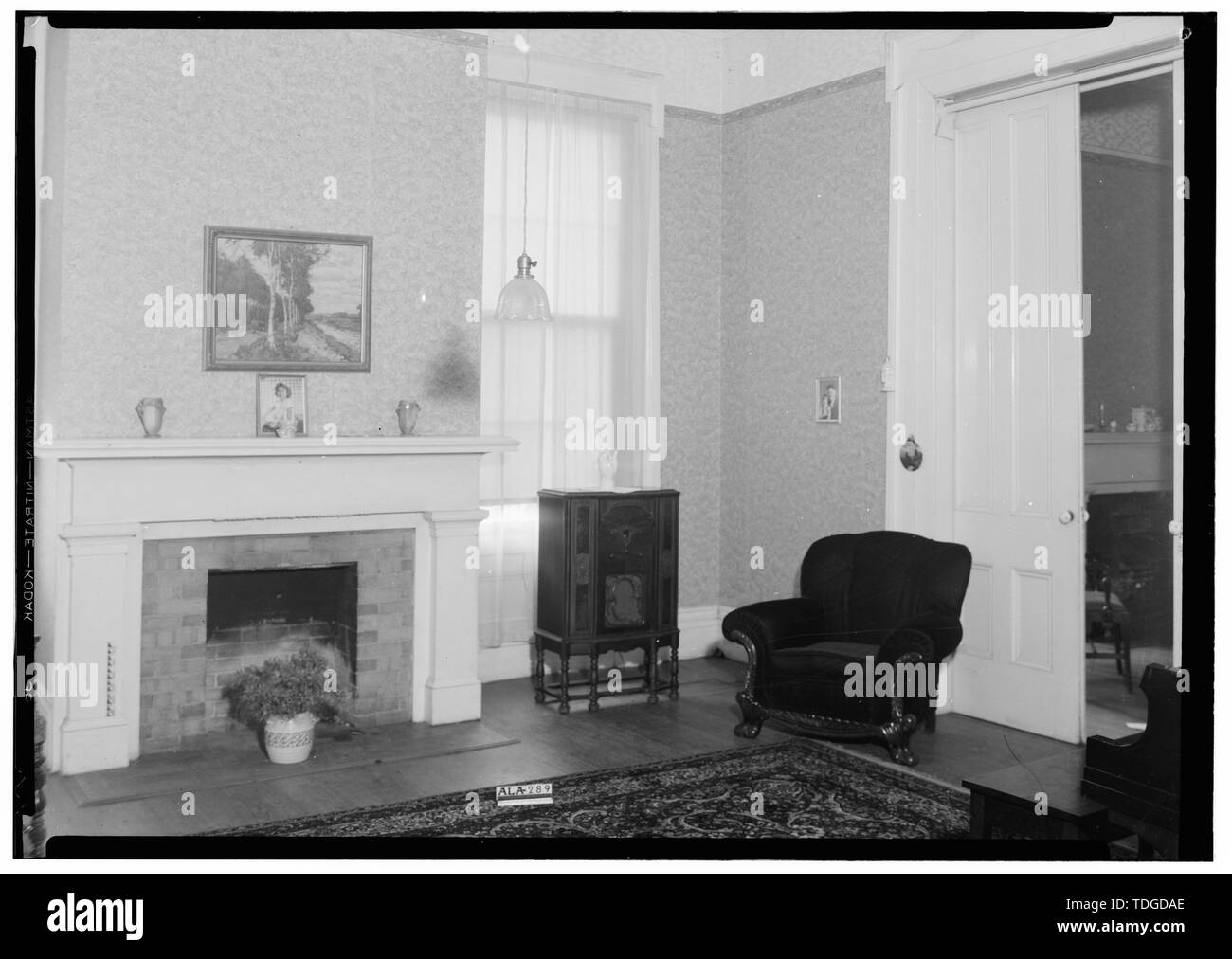 Historic American Buildings Survey Alex Bush, Photographer, October 8, 1936 NORTH WEST CORNER OF S. W. FRONT ROOM, FIRST FLOOR, SHOWING MANTEL, WINDOW AND DOOR - Webb House, 520 Main Street, Greensboro, Hale County, AL Stock Photo
