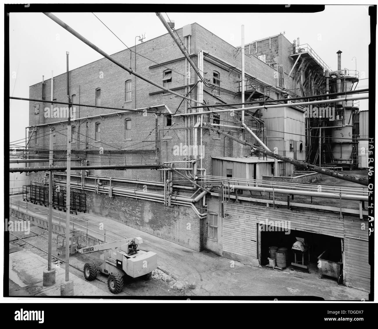 NORTHEAST CORNER OF LARD REFINERY (CONNECTING BUILDING ON THE RIGHT