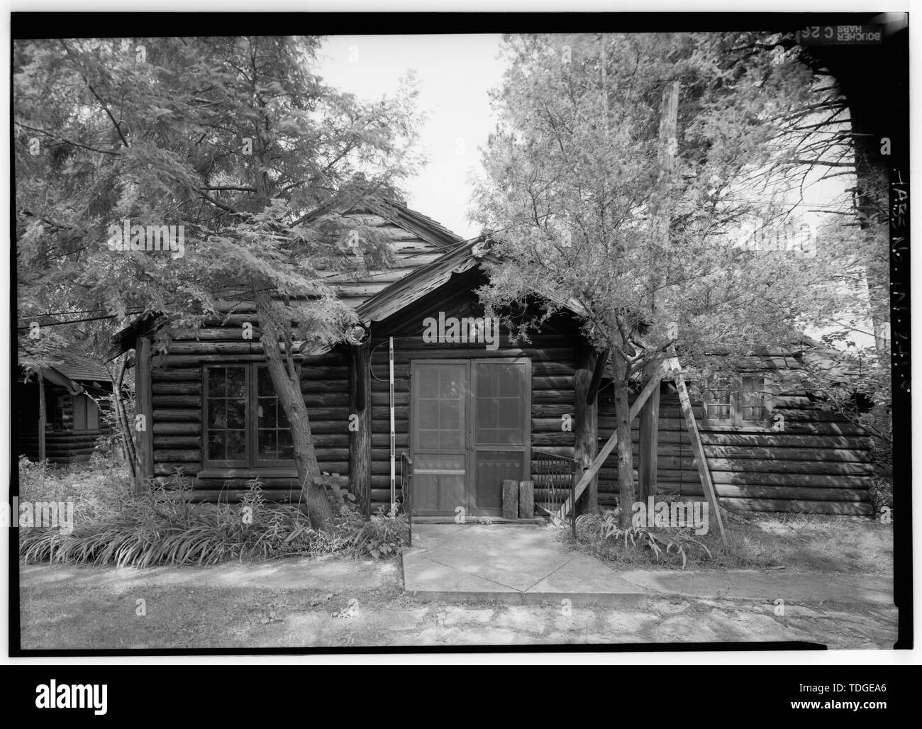 Log Cabin Lake Black And White Stock Photos Images Alamy