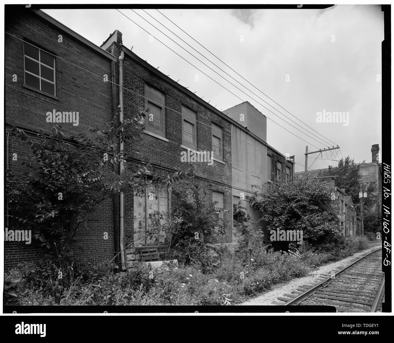 NORTHEAST REAR. VIEW TO NORTHWEST. - Commercial and Industrial Buildings, Jackson Vinegar Company Warehouse, 64 Main Street, Dubuque, Dubuque County, IA Stock Photo