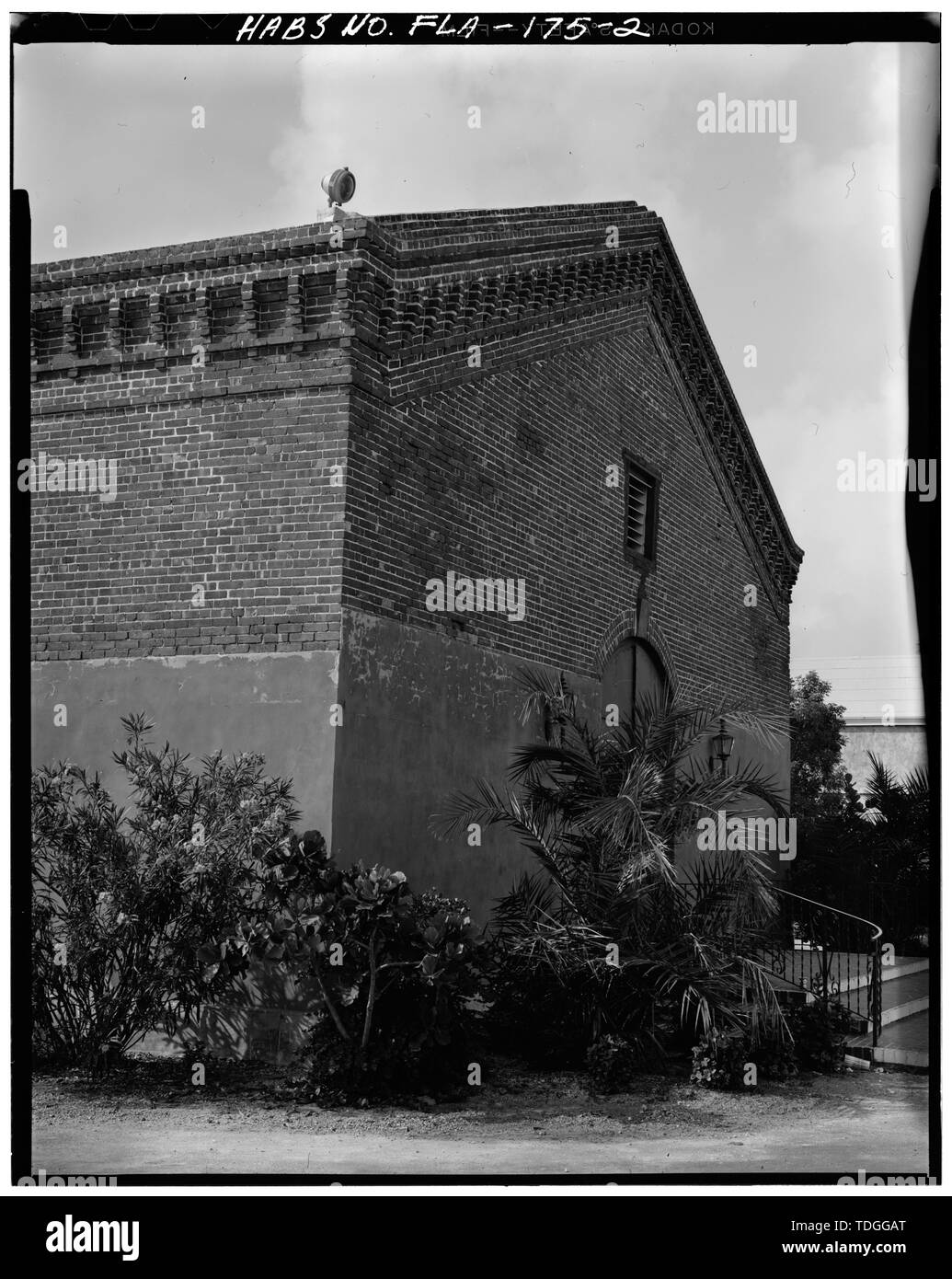 NORTHWEST CORNER Wall and Company Warehouse, Wall and Exchange