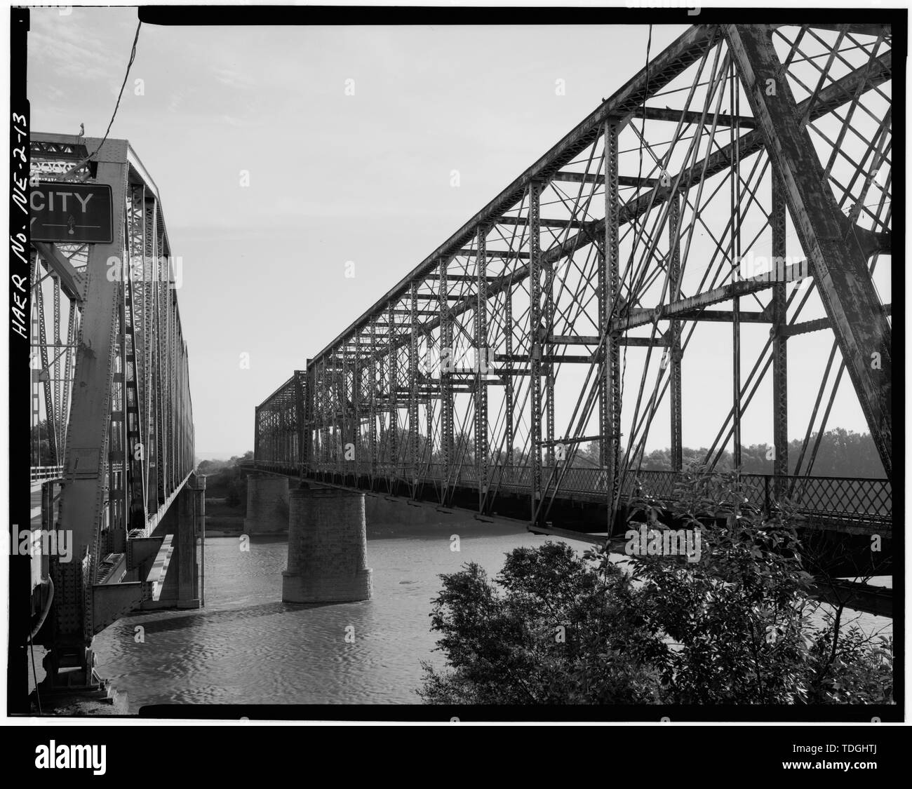 NORTHWEST WEB OF THROUGH TRUSSES; VIEW TO NORTHEAST - Nebraska City Bridge, Spanning Missouri River near Highway 2 between Nebraska and Iowa, Nebraska City, Otoe County, NE Stock Photo