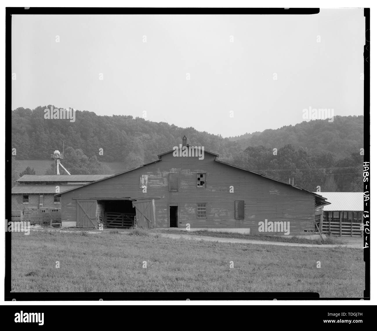 North view of livestock market- north elevation, showing the gable-front of the principal facade of the main section - Ewing Livestock Market, South side of First Avenue North, 500 feet west of Route 724, Ewing, Lee County, VA Stock Photo