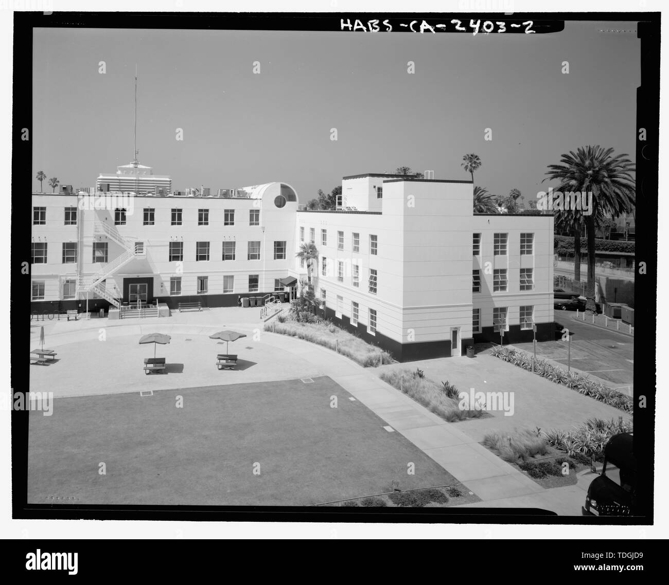 Northeast contextual view, facing northwest - Santa Monica City Jail, 1685 Main Street, Santa Monica, Los Angeles County, CA Stock Photo