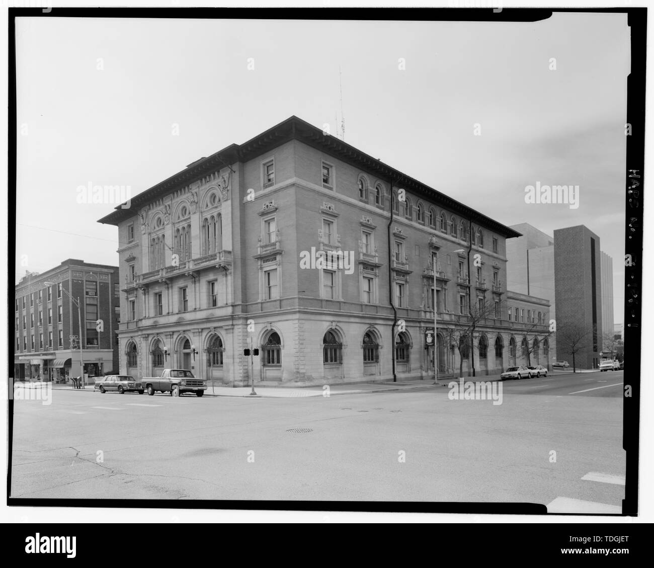 Building corner office hi-res stock photography and images - Alamy