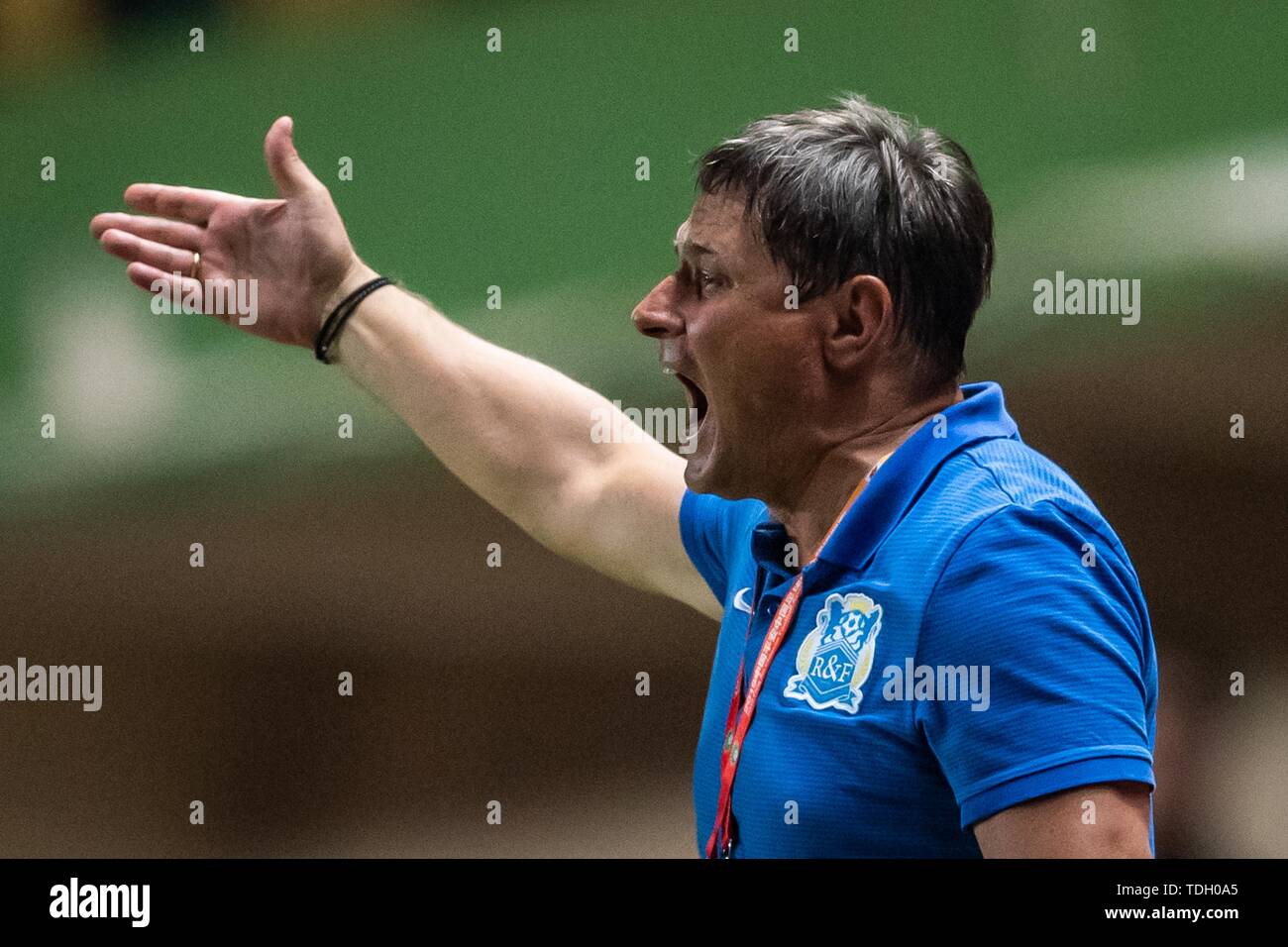 Head coach Dragan Stojkovic of Guangzhou R&F shouts instructions to his players as they compete against Wuhan Zall in their 13th round match during the 2019 Chinese Football Association Super League (CSL) in Guangzhou city, south China's Guangdong province, 15 June 2019.  Wuhan Zall defeated Guangzhou R&F 4-3. Stock Photo
