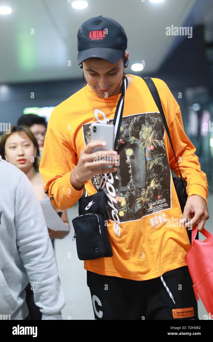 CHINA SHANGHAI AIRPORT NBA KYLE KUZMA – Stock Editorial Photo