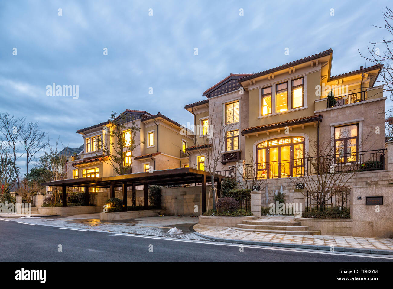 Old villas new houses hi-res stock photography and images - Alamy