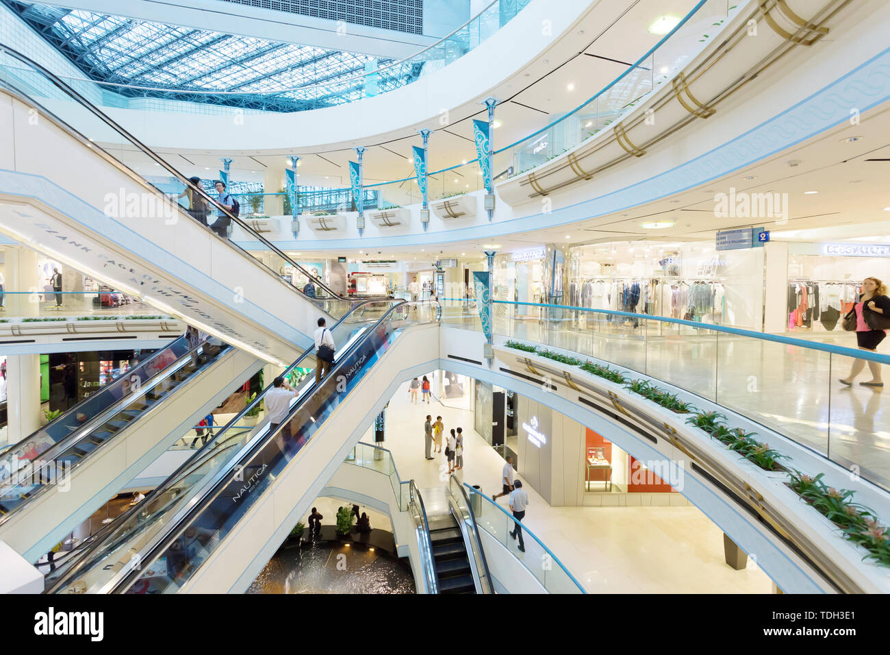 Hong kong shopping mall ceiling hi-res stock photography and images - Alamy