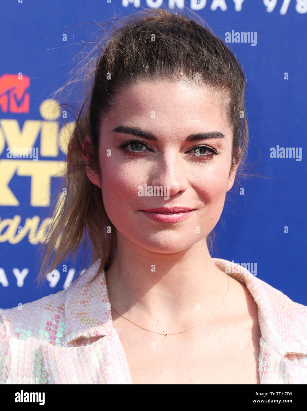Annie murphy hi-res stock photography and images - Alamy