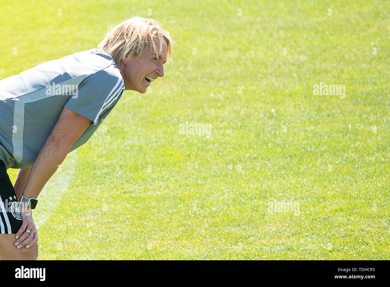 Montpellier, France. 16th June 2019.  Football, women: World Cup, national team, Germany, final training: Martina Voss-Tecklenburg, coach of the German women's national team, is going over the field. In Montpellier, the German eleven will meet South Africa on 17 June. Photo: Sebastian Gollnow/dpa Credit: dpa picture alliance/Alamy Live News Stock Photo