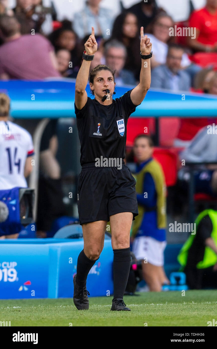 Riem Hussein (Referee) during the FIFA Women's World Cup France 2019 Group  F match between Usa 3-0 Chile at Parc des Princes Stadium in Paris, France,  June16, 2019. Credit: Maurizio Borsari/AFLO/Alamy Live
