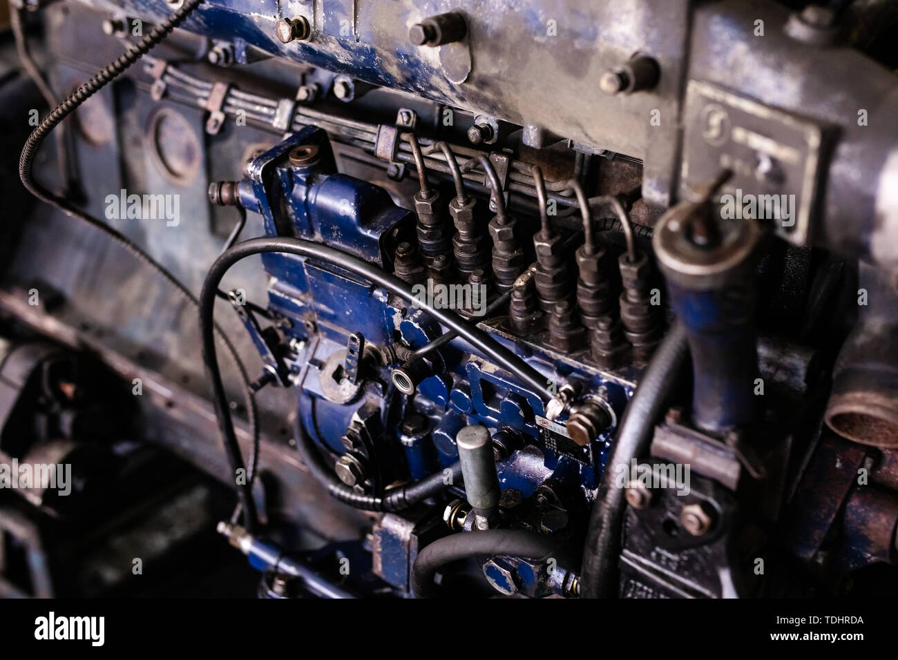 Mechanic opened the locking valve mechanism. Disassemble engine block ...