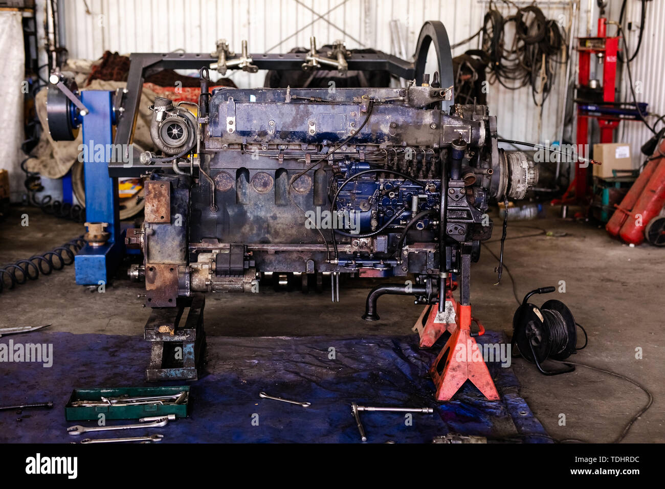 Mechanic opened the locking valve mechanism. Disassemble engine block ...