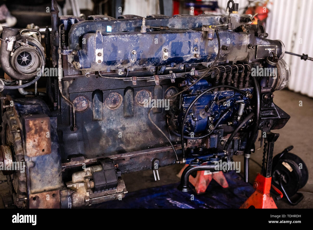 Mechanic opened the locking valve mechanism. Disassemble engine block ...