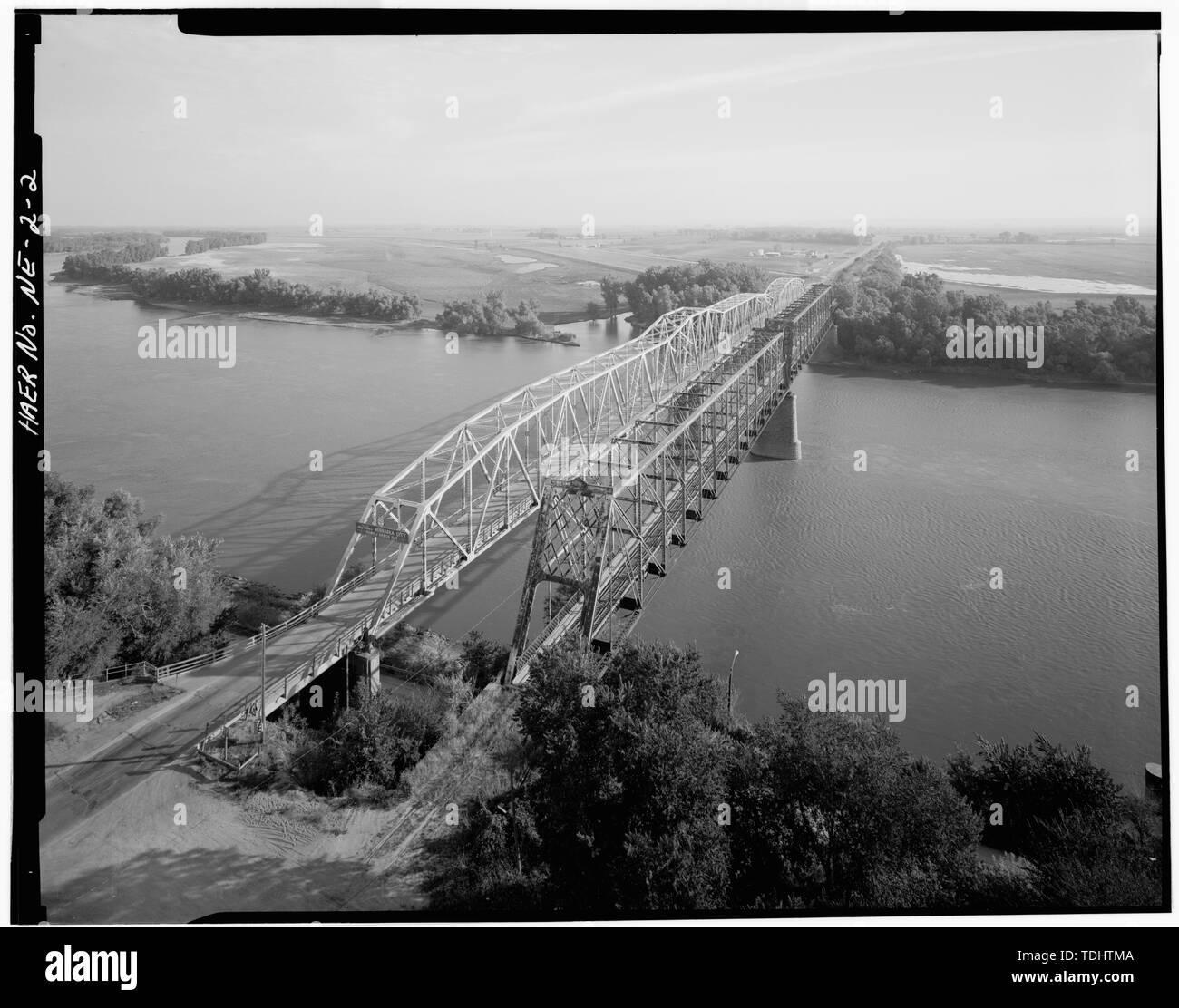 OVERALL VIEW OF BRIDGE, WAUBONSIE HIGHWAY BRIDGE (1930), AND MISSOURI RIVER; VIEW TO NORTHEAST - Nebraska City Bridge, Spanning Missouri River near Highway 2 between Nebraska and Iowa, Nebraska City, Otoe County, NE Stock Photo