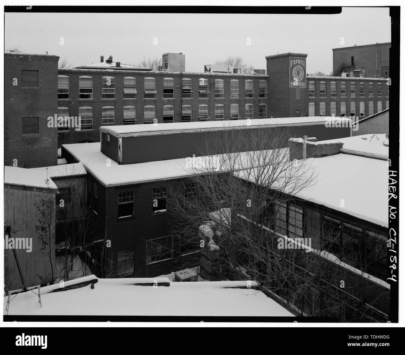 OVERVIEW LOOKING NORTHEAST, BLD 5 RIGHT FOREGROUND, BLDG. 44-16 LEFT FOREGROUND. - Fafnir Bearing Plant, Bounded on North side by Myrtle Street, on South side by Orange Street, on East side by Booth Street and on West side by Grove Street, New Britain, Hartford County, CT Stock Photo