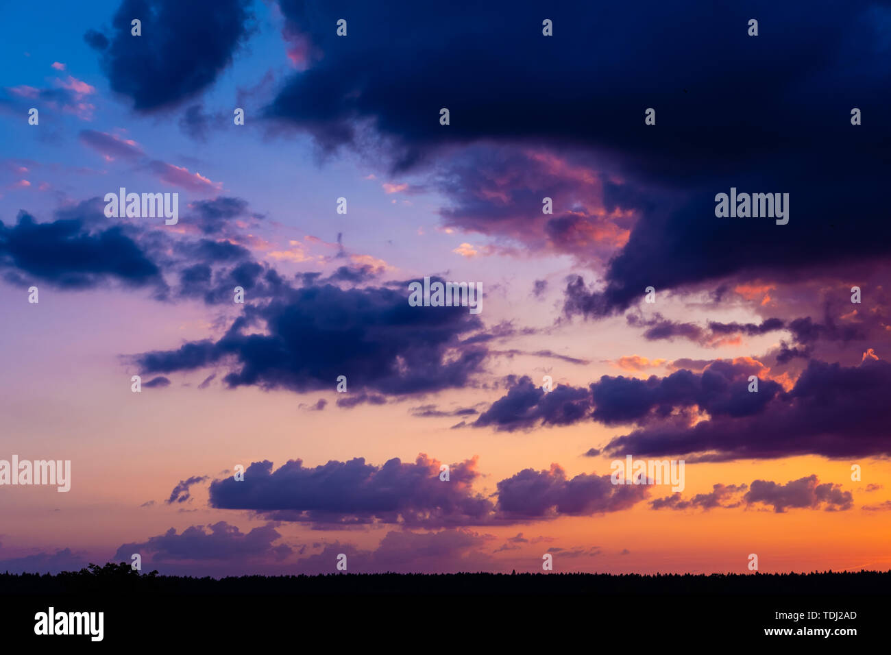 Sunset background hi-res stock photography and images - Alamy