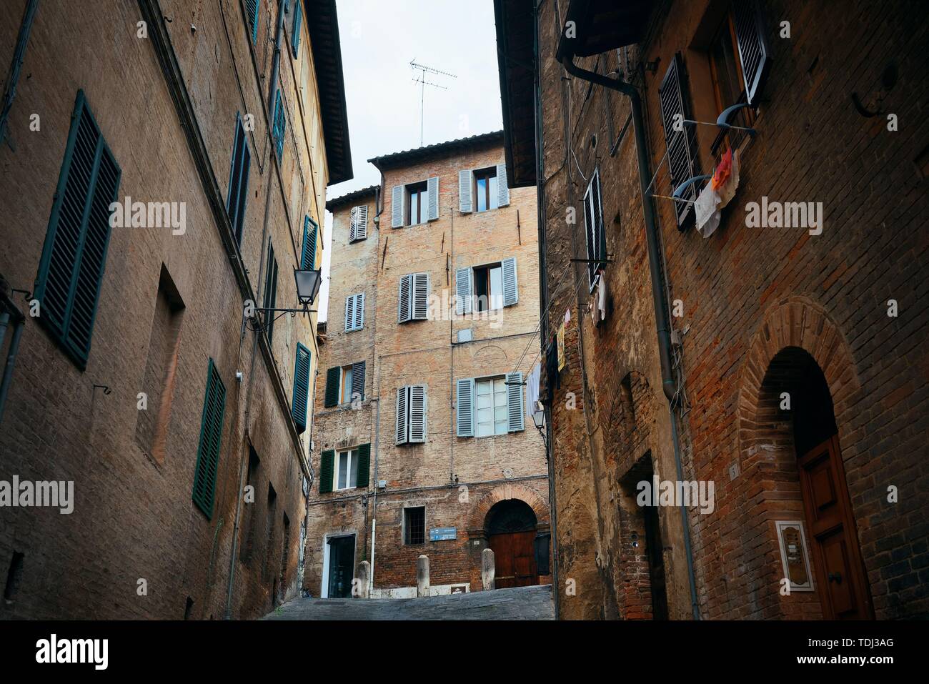 Old buildings in siena hi-res stock photography and images - Alamy