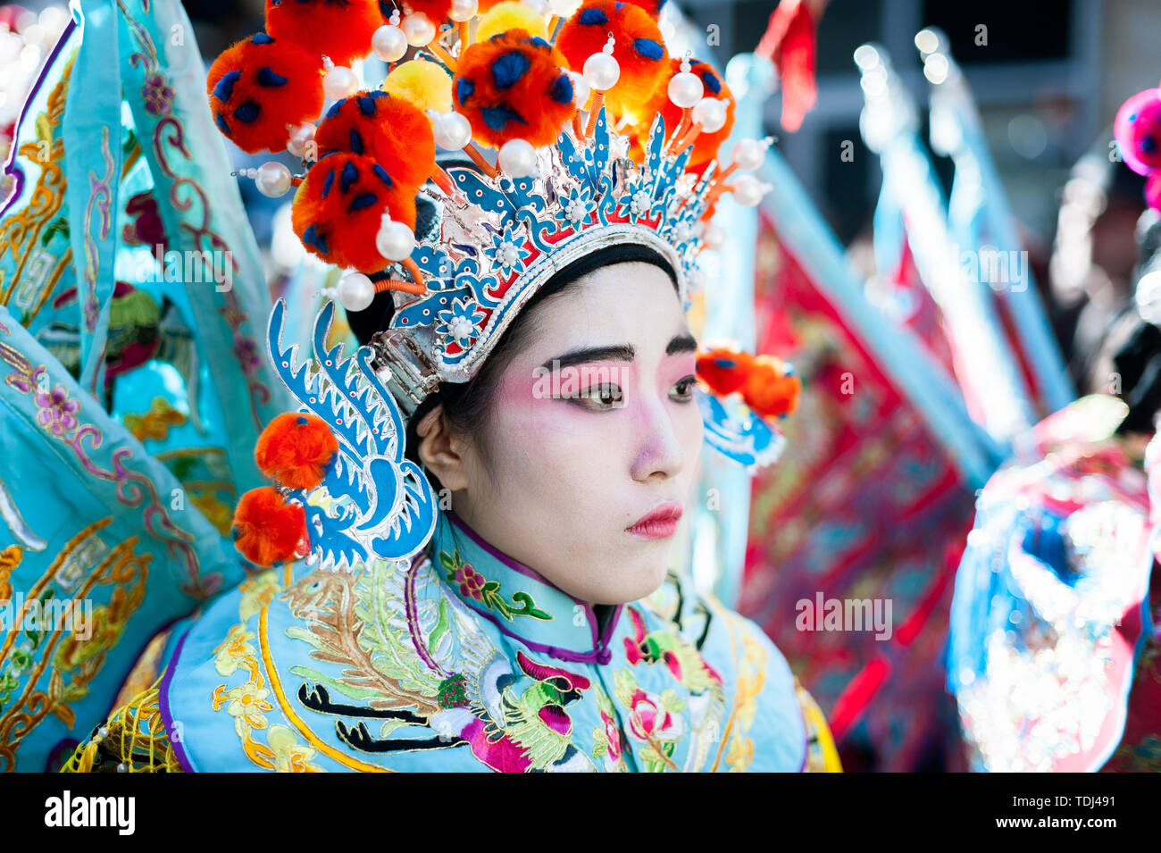 Parade of overseas Chinese to celebrate Spring Festival in Paris