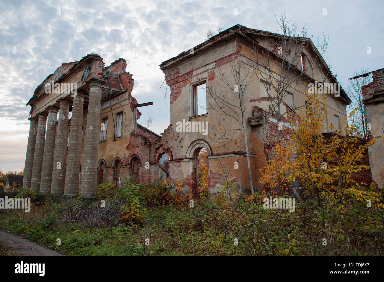 old and ruined building in the daytime Stock Photo - Alamy