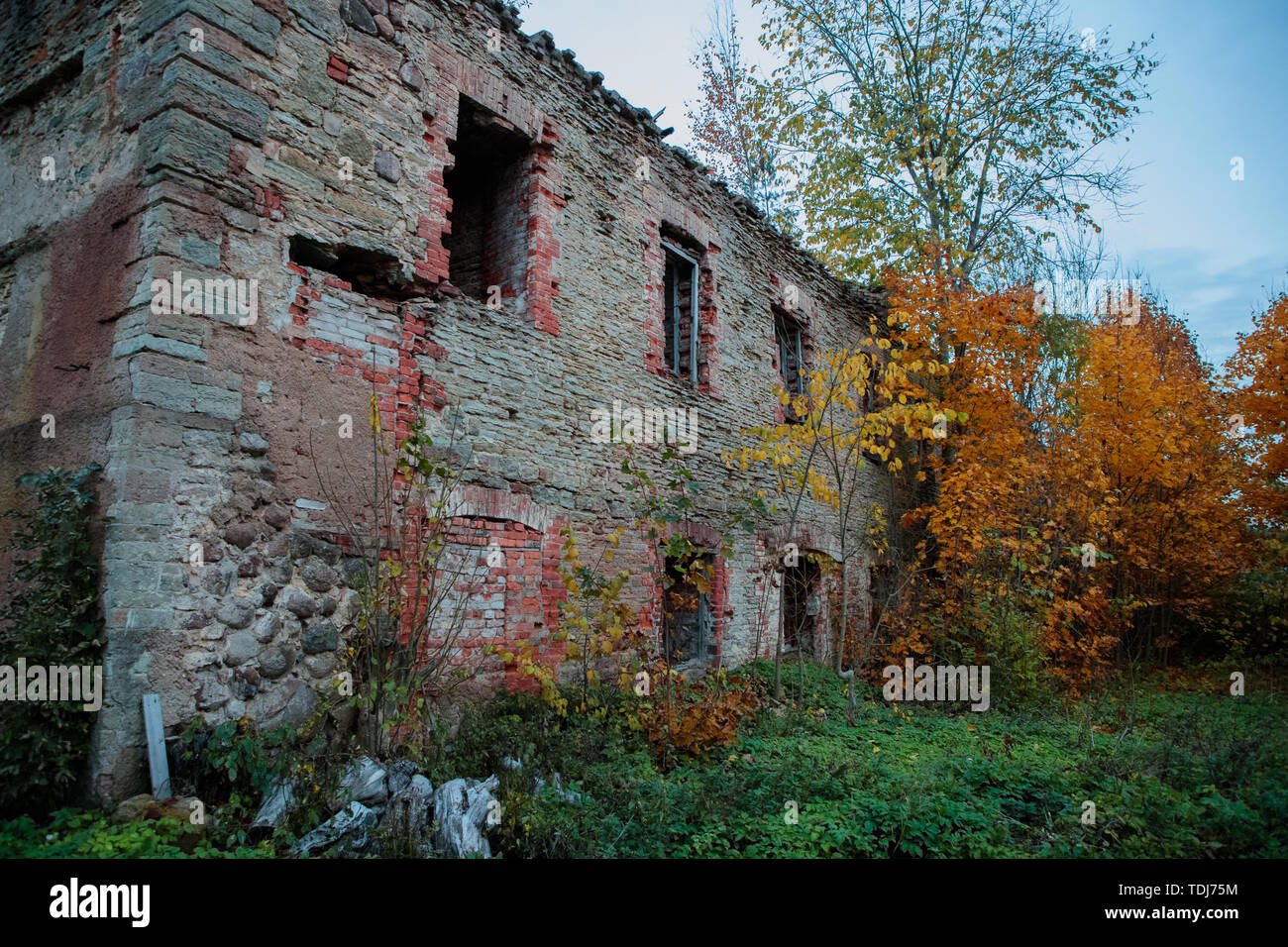 old and ruined building in the daytime Stock Photo - Alamy