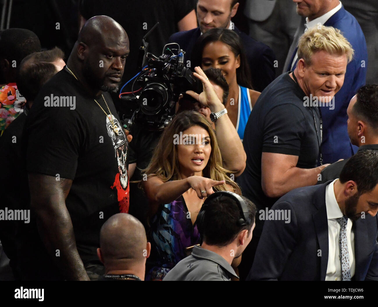 LAS VEGAS, NEVADA - JUNE 15: Former LA Laker Shaquille O'Nea(L) pose ...
