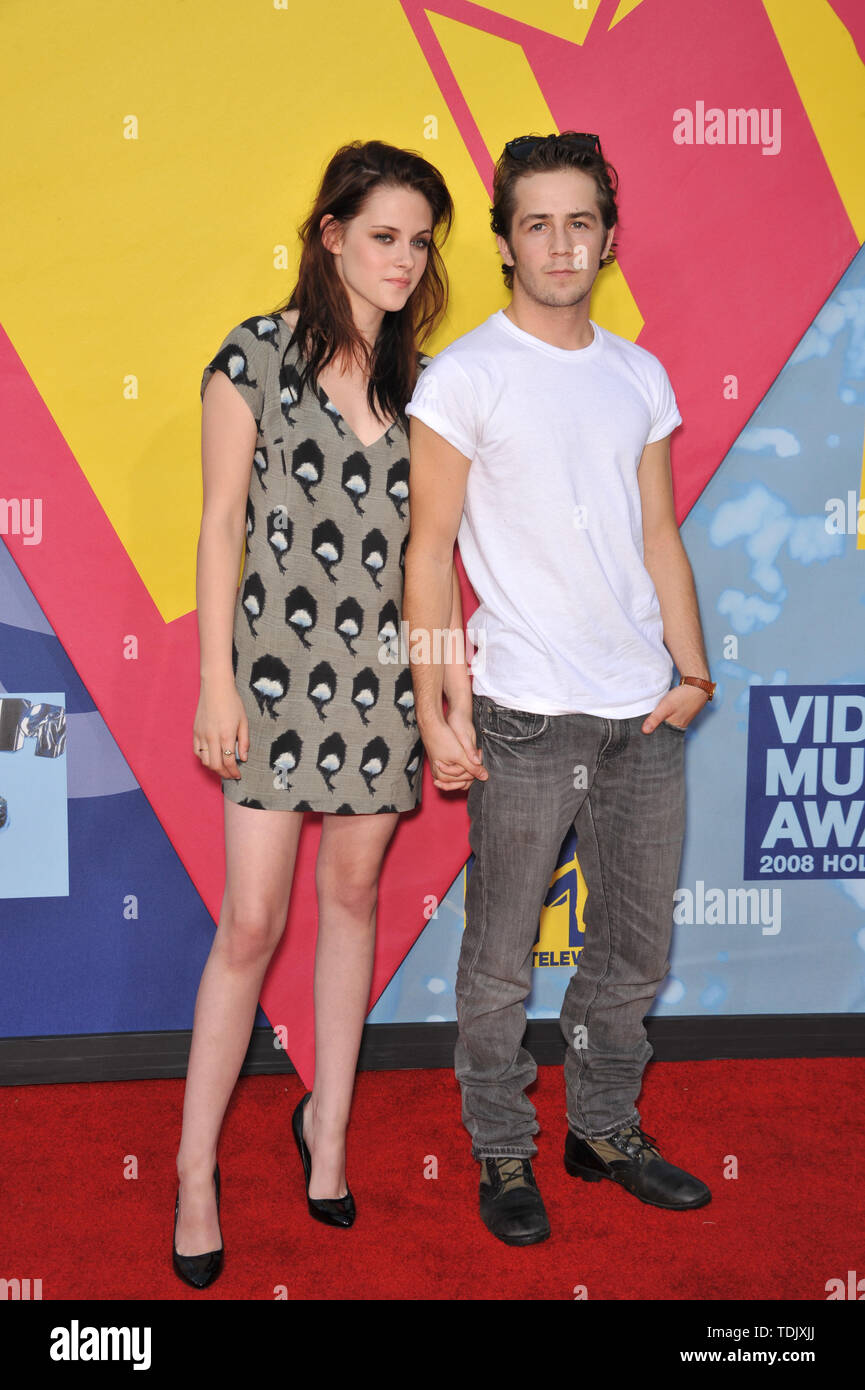 Los Angeles Ca September 07 2008 Kristen Stewart Michael Angarano At The 2008 Mtv Video Music Awards At Paramount Studios Hollywood C 2008 Paul Smith Featureflash Stock Photo Alamy
