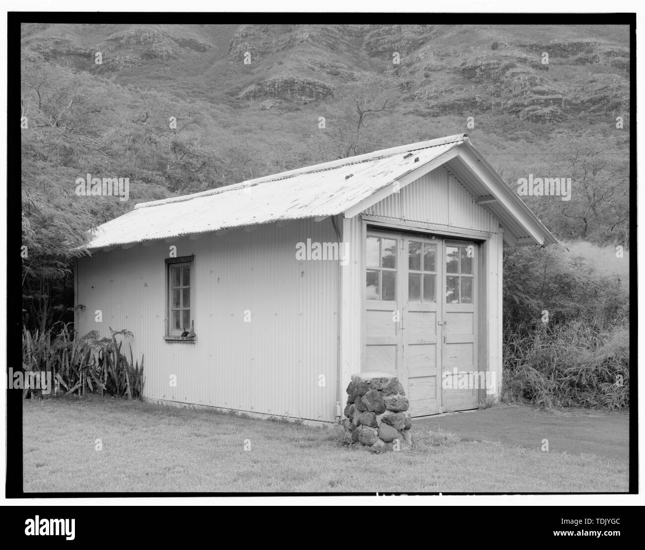 O1 DETACHED GARAGE FRONT AND SIDE VIEW. Naval Magazine Lualualei