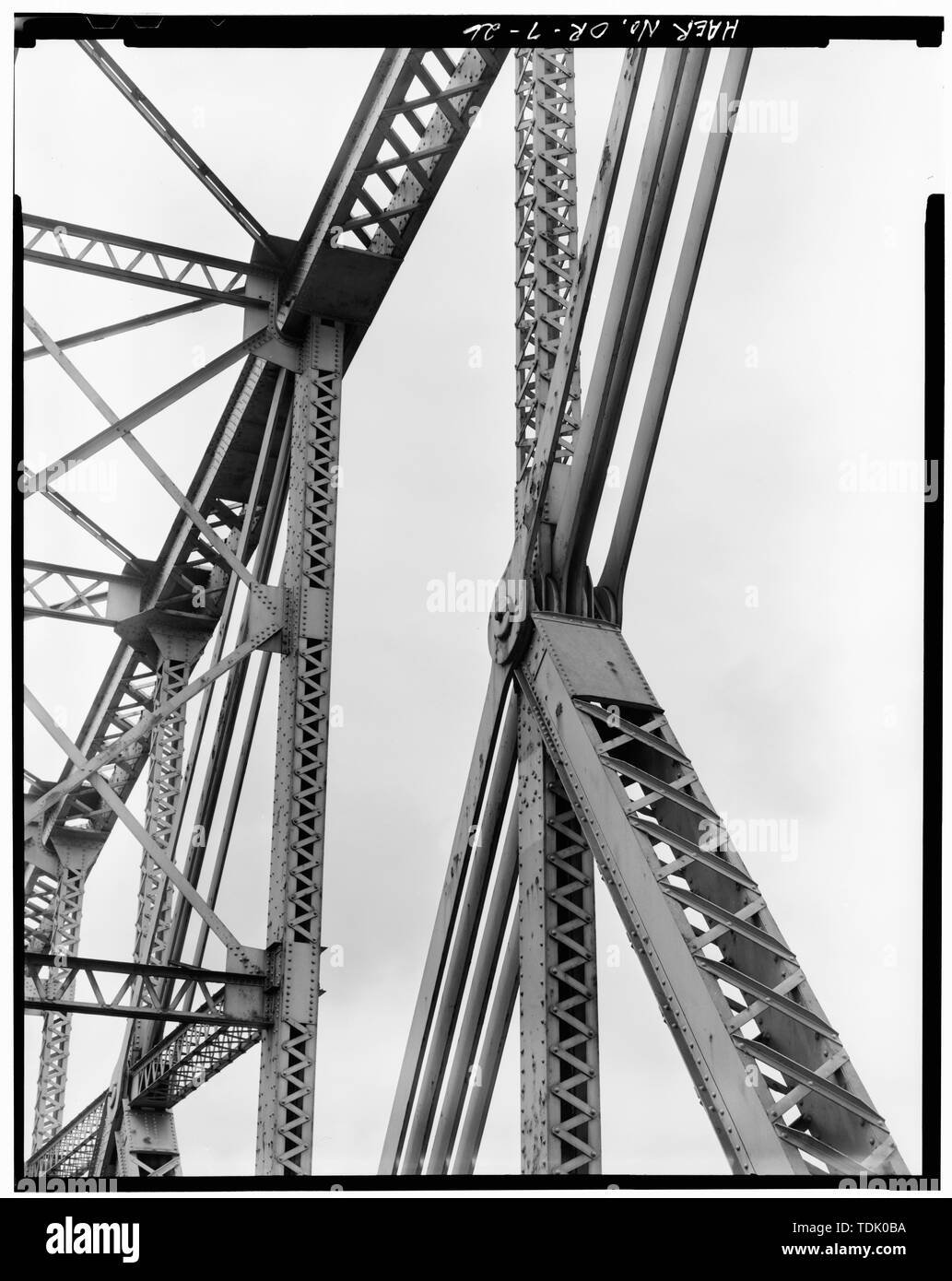 Pinned truss bridge Black and White Stock Photos & Images - Alamy