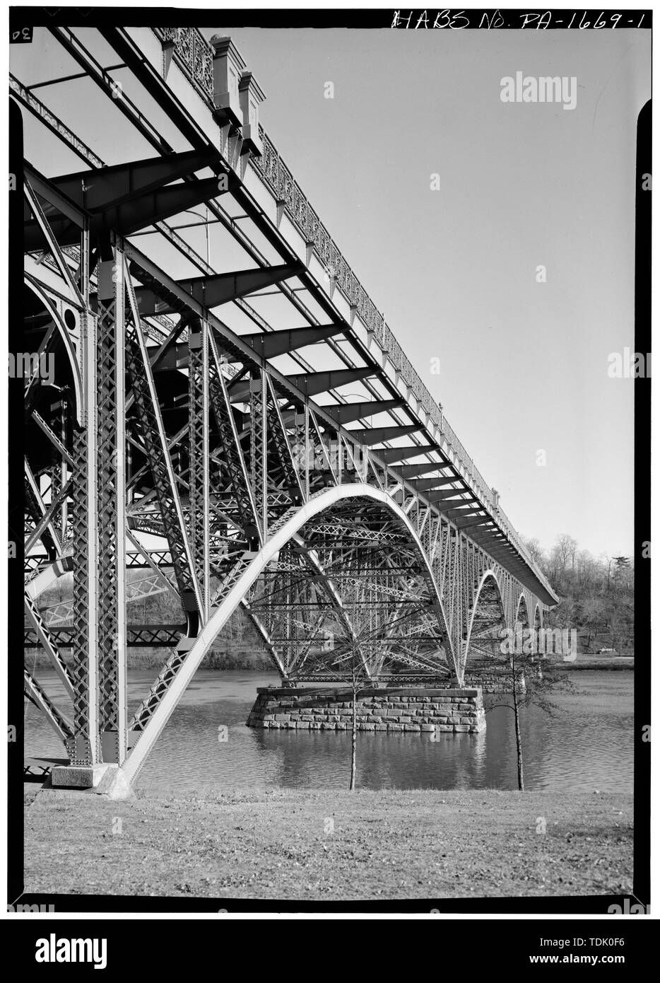 OBLIQUE VIEW OF FOUR WROUGHT IRON ARCHES WITH STONEMASONRY PIERS