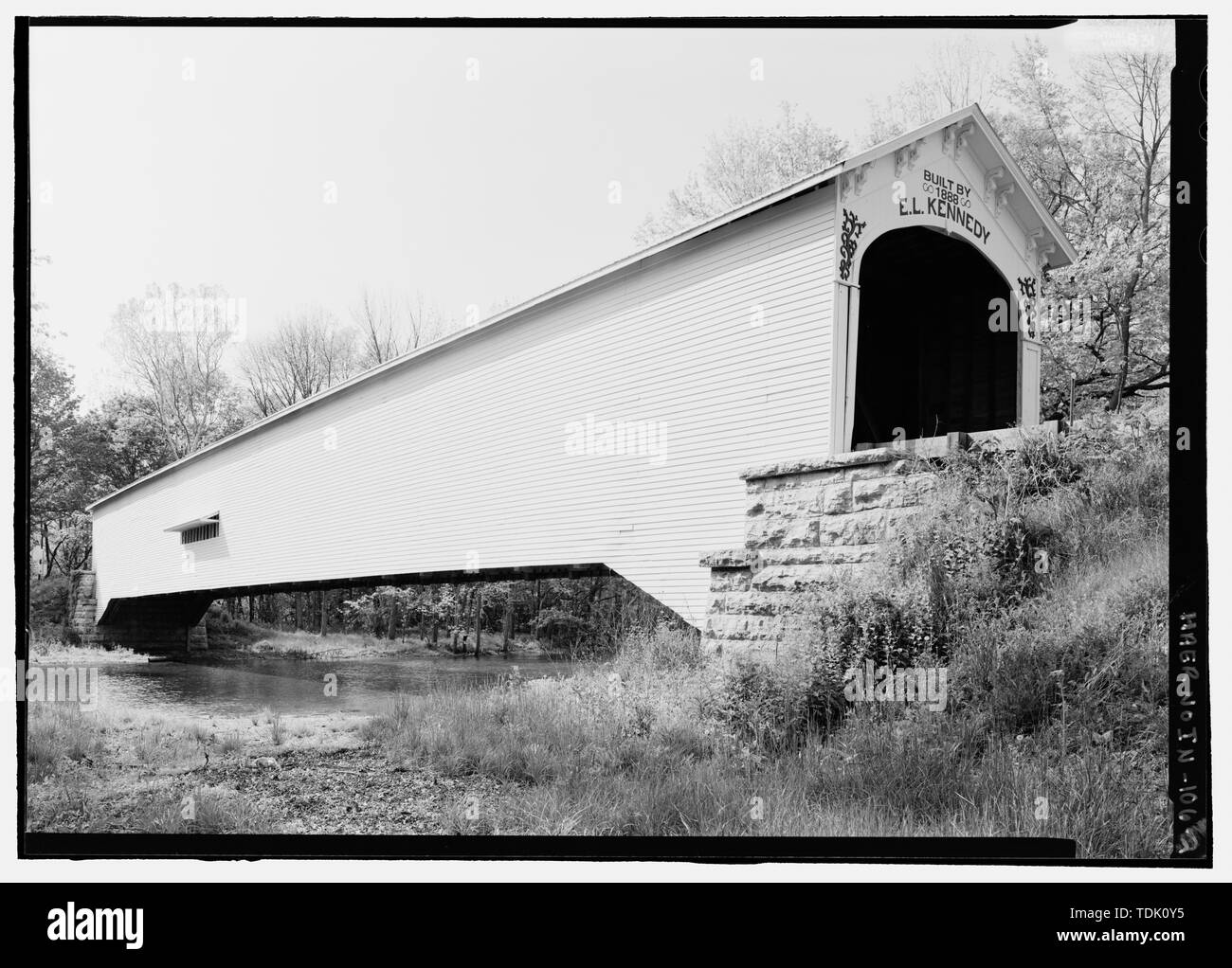 OBLIQUE VIEW OF SOUTH FACADE FROM SOUTHEAST. - Forsythe Bridge, Spanning Big Flat Rock Creek, CR 650S, Moscow, Rush County, IN; Kennedy, Emmett L; Burr, Theodore; Yule, Robert B; Smith Bridge Company; Columbus Company; Bussell, Smith; Keating, James; Kennedy, Archibald McMichaels; EL Kennedy and Sons; JA Barker Engineering Inc; Christianson, Justine, transmitter; Marston, Christopher, project manager; Federal Highway Administration, sponsor Stock Photo