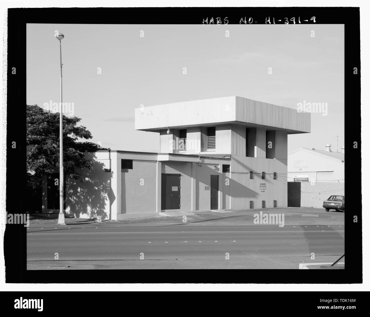 OBLIQUE VIEW OF THE NORTHEAST SIDE AND THE SOUTHEAST END OF FACILITY S