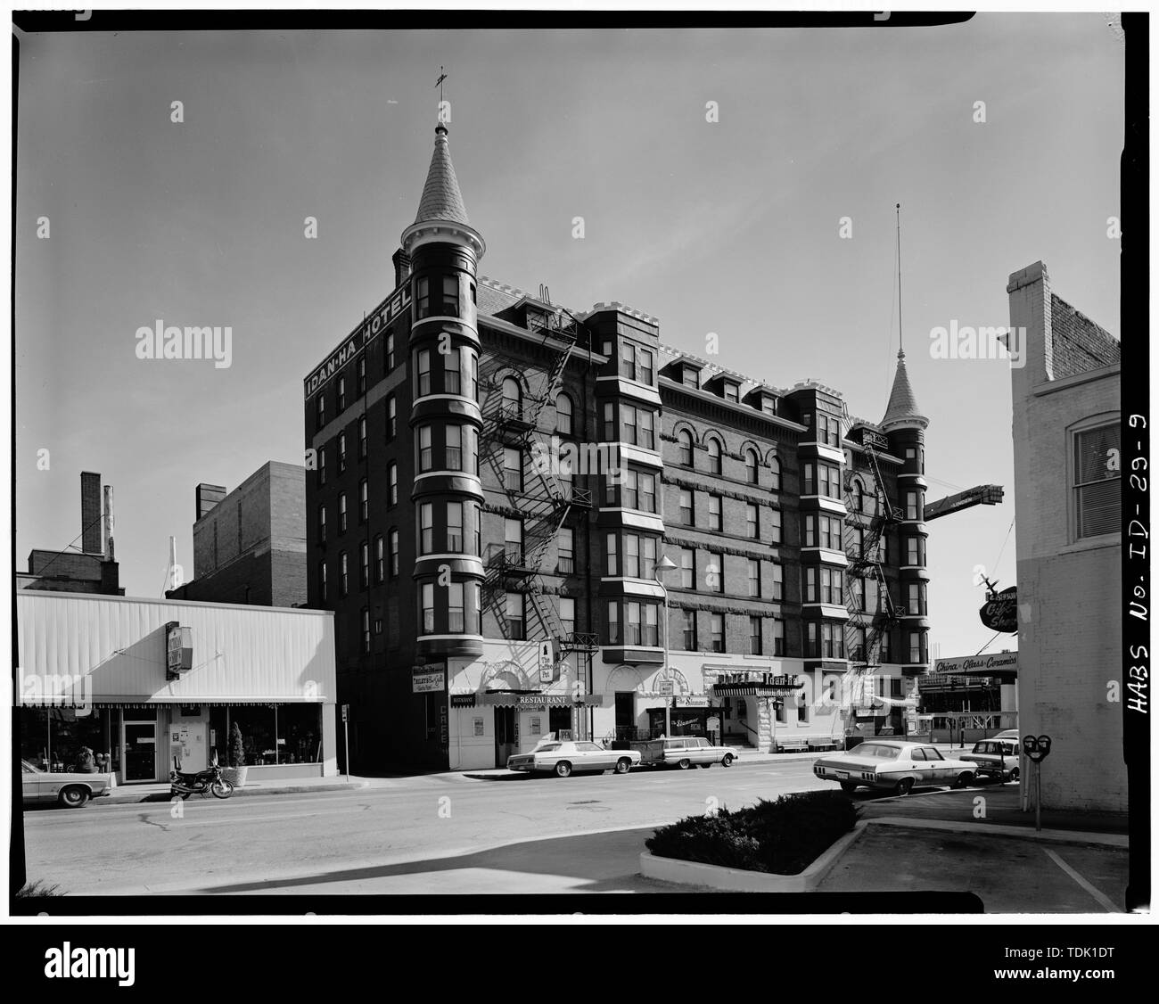 OBLIQUE VIEW OF WEST FACADE (RIGHT) AND NORTH FACADE (LEFT) - Idanha Hotel, 928 Main Street, Boise, Ada County, ID Stock Photo