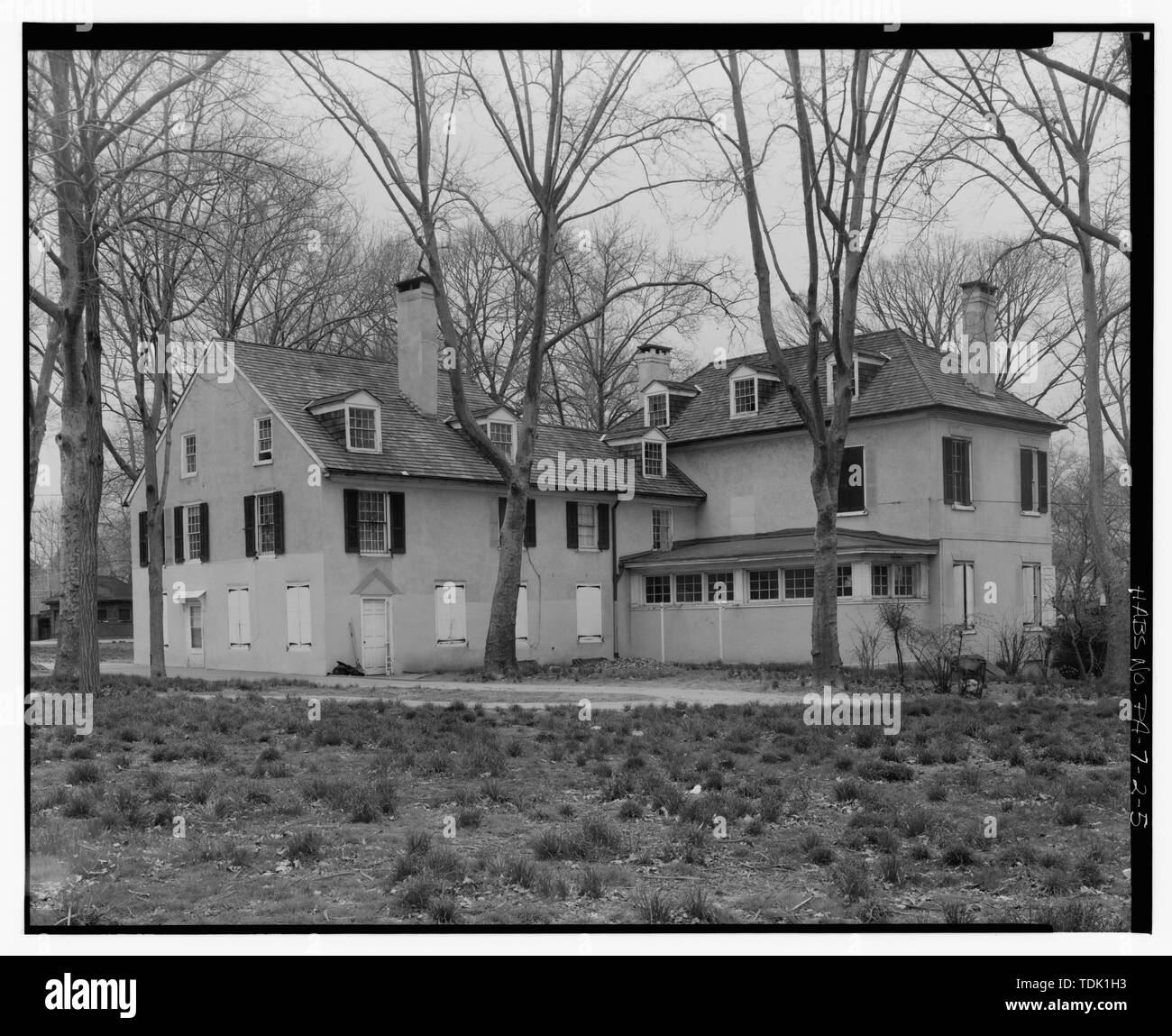 OBLIQUE VIEW SHOWING SOUTHEAST (SIDE) AND NORTHEAST (FRONT) ELEVATIONS - Vernon, Germantown Avenue, Vernon Park, Philadelphia, Philadelphia County, PA Stock Photo