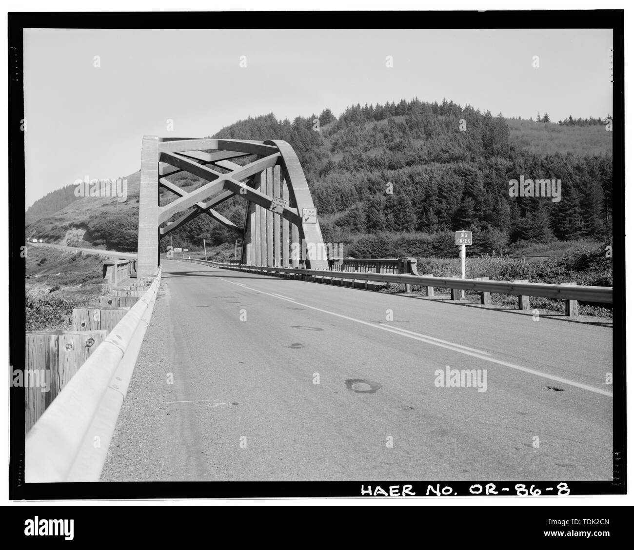 OFFSET APPROACH VIEW OF SOUTH PORTAL. - Big Creek Bridge, Spanning Big Creek on Oregon Coast Highway (US101), Florence, Lane County, OR Stock Photo