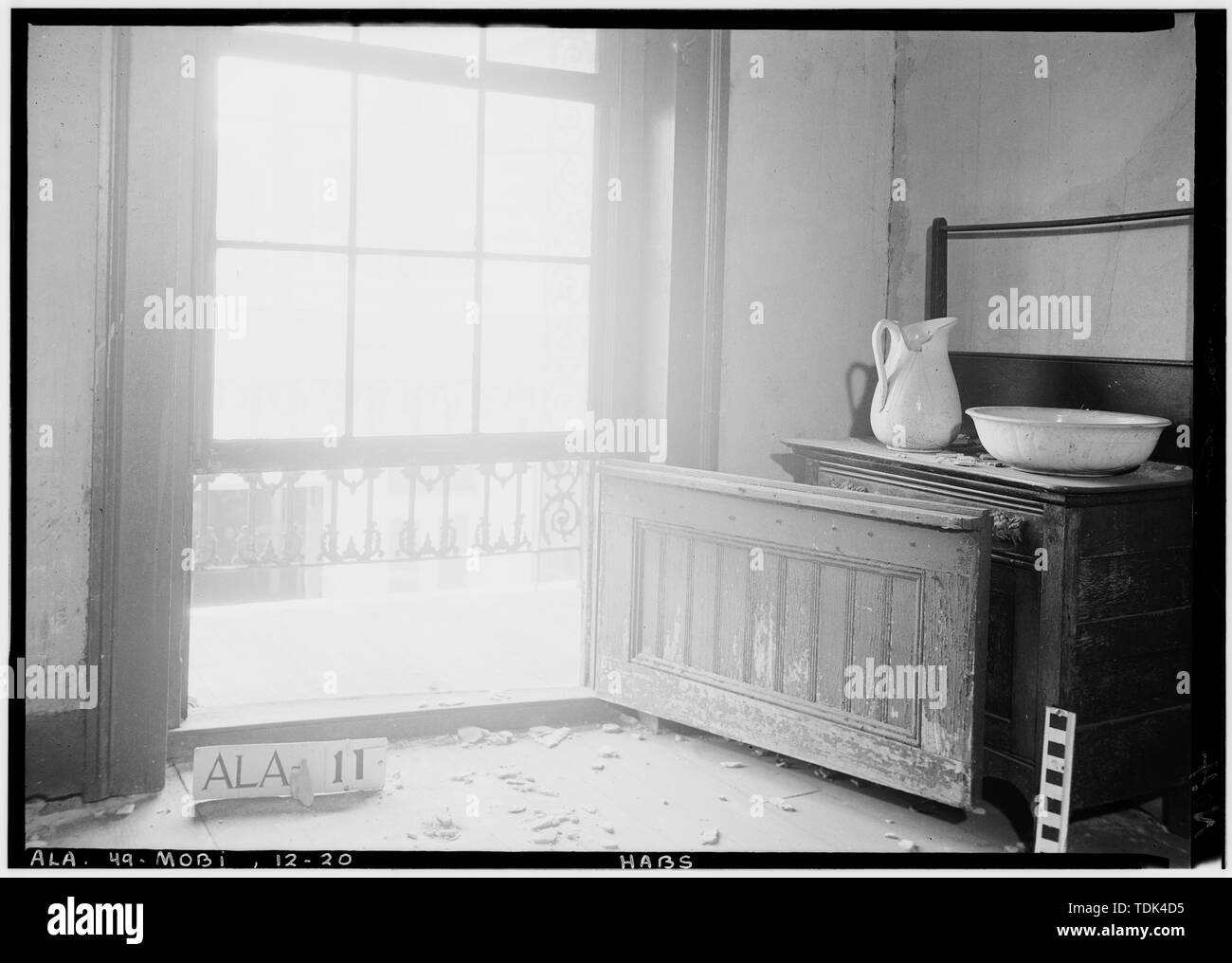 Historic American Buildings Survey E. W. Russell, Photographer, June 13, 1935 ONE TYPE OF JIB DOOR AT BOTTOM OF WINDOW, FRONT SECOND FLOOR - Southern Hotel, 53-65 Water Street, Mobile, Mobile County, AL Stock Photo