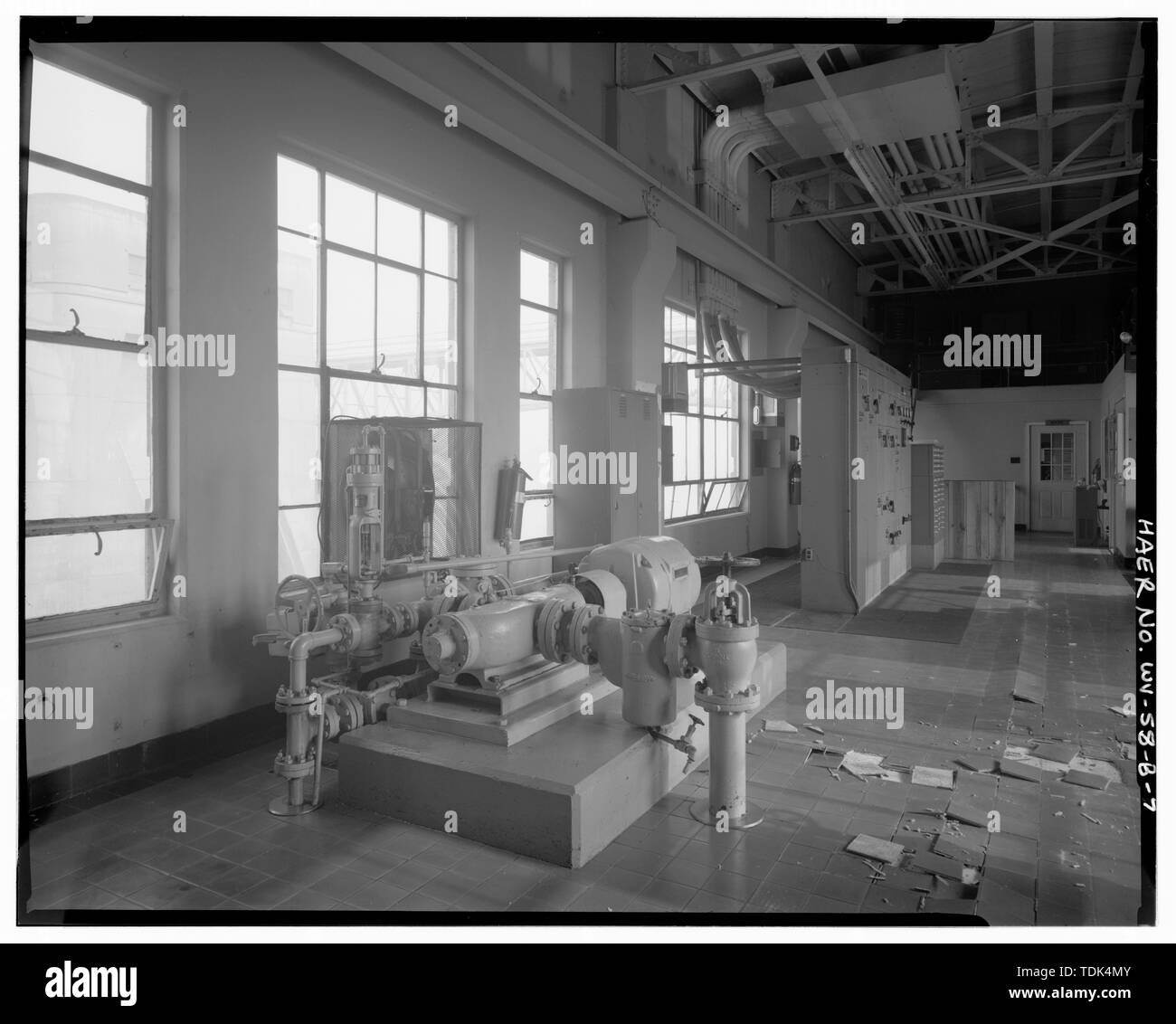 OPERATIONS BUILDING, VIEW NORTHEAST, INTERIOR, 2ND FLOOR, SOUTH ROOM