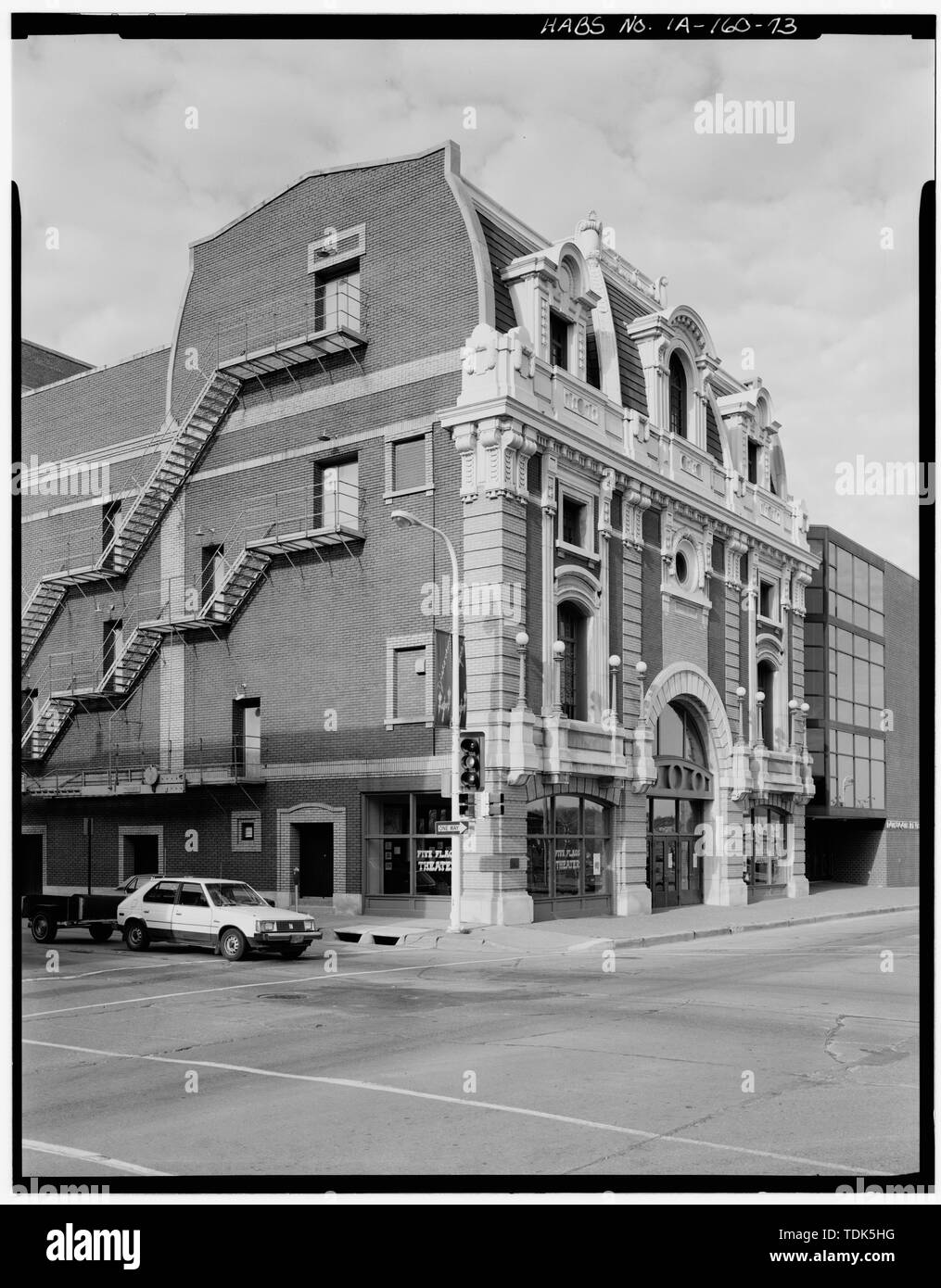ORPHEUM THEATER ON 400 BLOCK OF MAIN STREET. VIEW TO NORTHWEST. - Dubuque Commercial and Industrial Buildings, Dubuque, Dubuque County, IA; The Orpheum Theater building — in Dubuque, Iowa.  Present day Five Flags Center music and entertainment venue. Image (1988): Dubuque Commercial and Industrial Buildings documentation project, by the HABS—Historic American Buildings Survey of Iowa. Stock Photo
