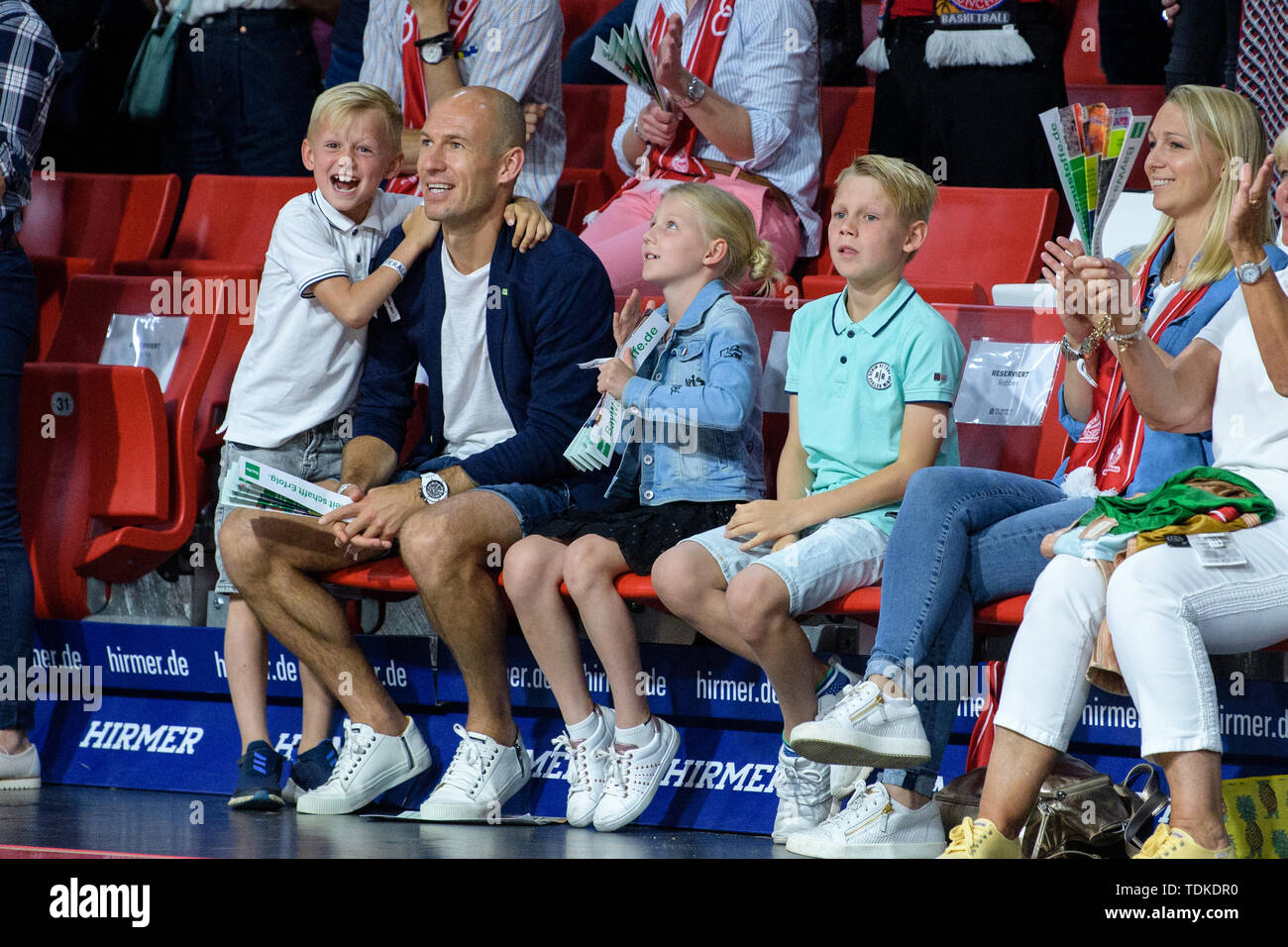 Munich, Germany. 16th June, 2019. Basketball: Bundesliga, FC Bayern Munich - ALBA Berlin, championship round, final, 1st matchday in the Audi Dome. Arjen Robben, former FC Bayern Munich player (2nd from left), observes the game with his wife Bernadien Eillert (r) and his children Kai (l), Luka (M) and Lynn (2nd from right). Credit: Matthias Balk/dpa/Alamy Live News Stock Photo