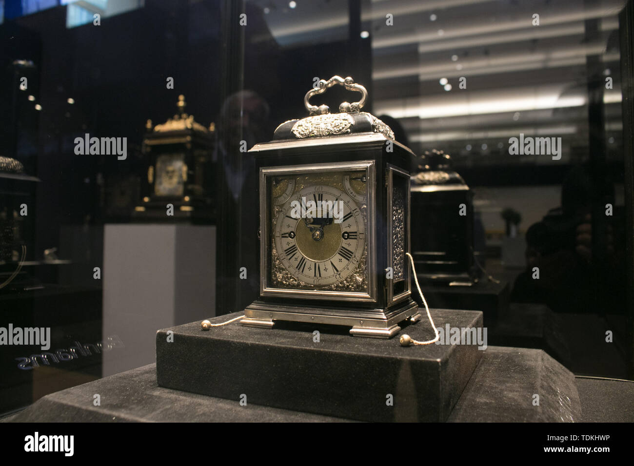 Royal clockmaker hi-res stock photography and images - Alamy