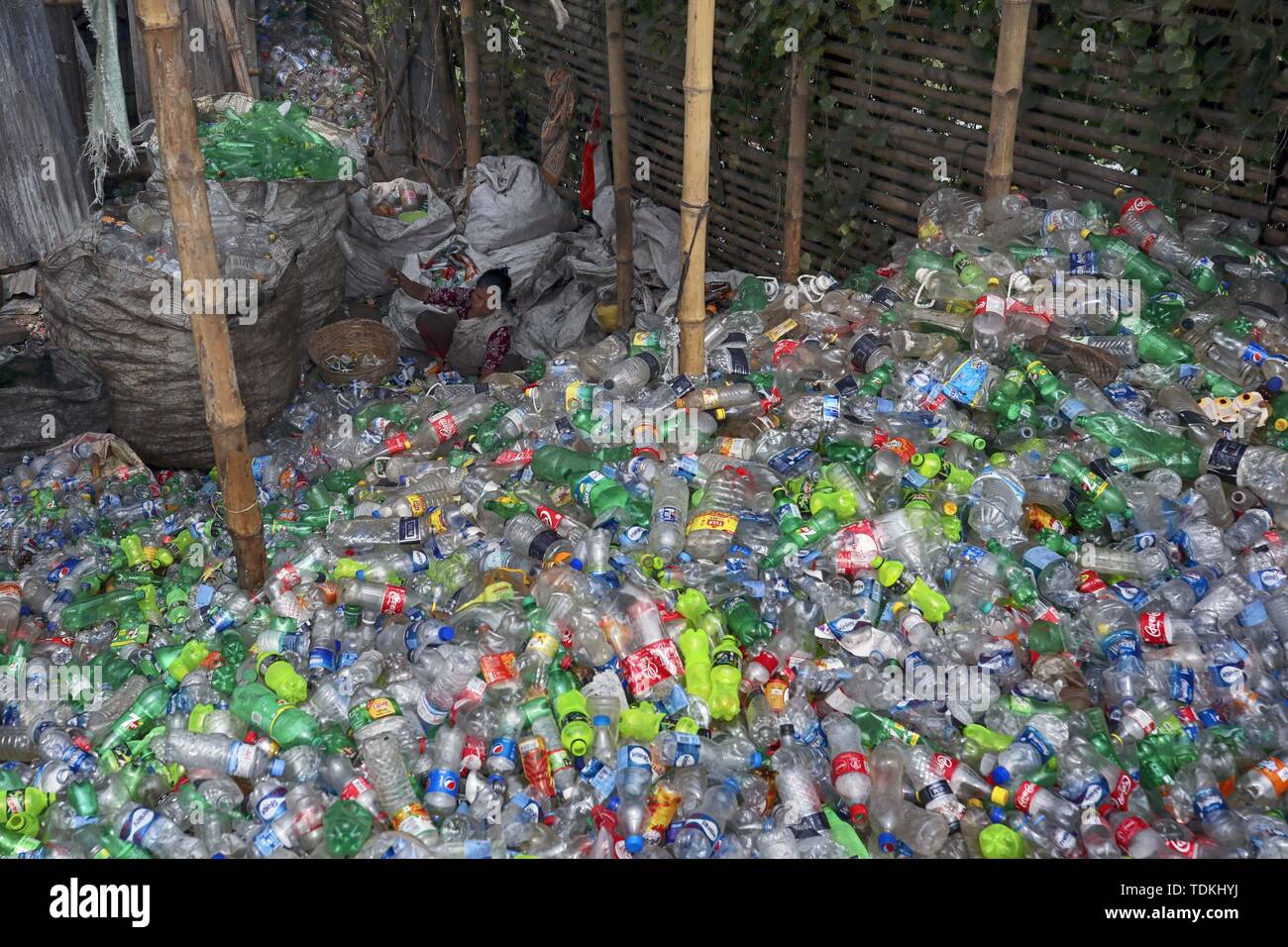 Dhaka, Bangladesh. 17th June, 2019. Women worker are working plastic recycling factory in Dhaka Bangladesh Credit: Kazi Salahuddin/ZUMA Wire/Alamy Live News Stock Photo