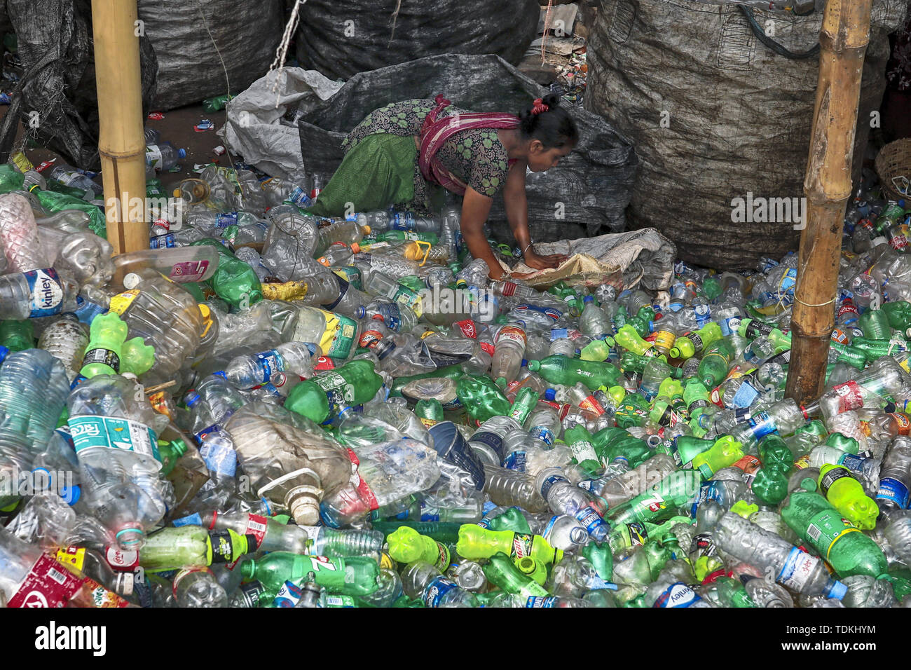 Dhaka, Bangladesh. 17th June, 2019. Women worker are working plastic recycling factory in Dhaka Bangladesh Credit: Kazi Salahuddin/ZUMA Wire/Alamy Live News Stock Photo