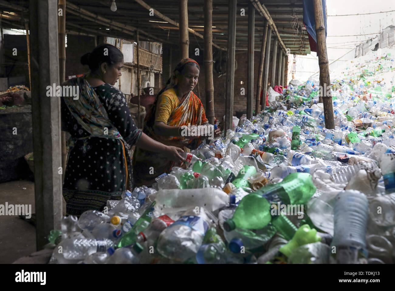 Dhaka, Bangladesh. 17th June, 2019. Women worker are working plastic