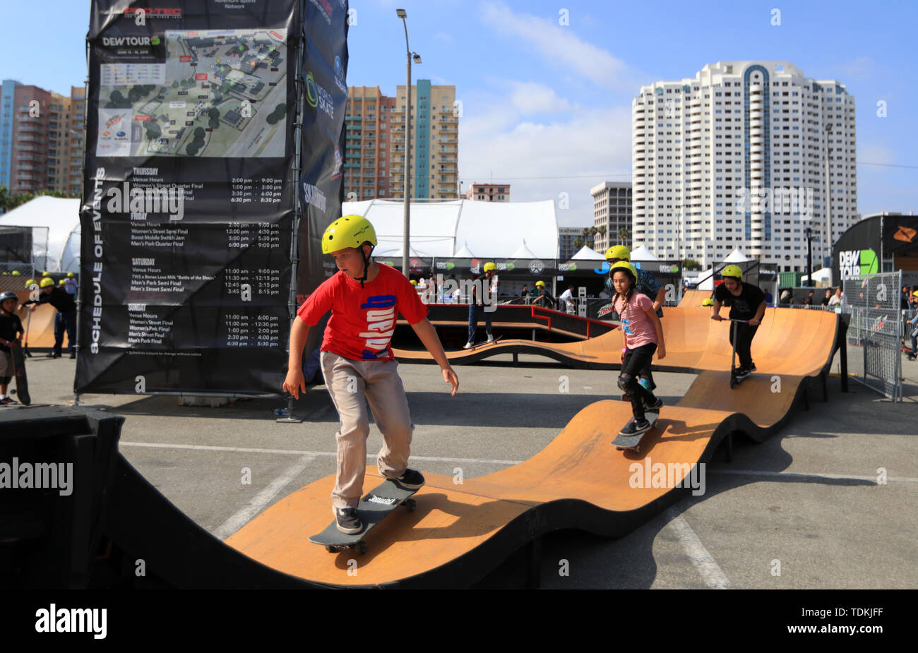 190617) -- LOS ANGELES, June 17, 2019 (Xinhua) -- Youngsters play at the  children skating area during the 2019 Dew Tour skateboard competition in  Long Beach, the United States, June 16, 2019. (Xinhua/Li Ying Stock Photo -  Alamy