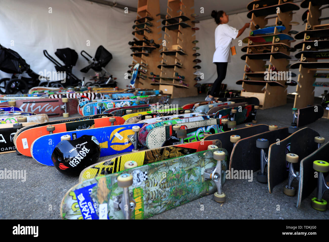 Skate tour hi-res stock photography and images - Alamy