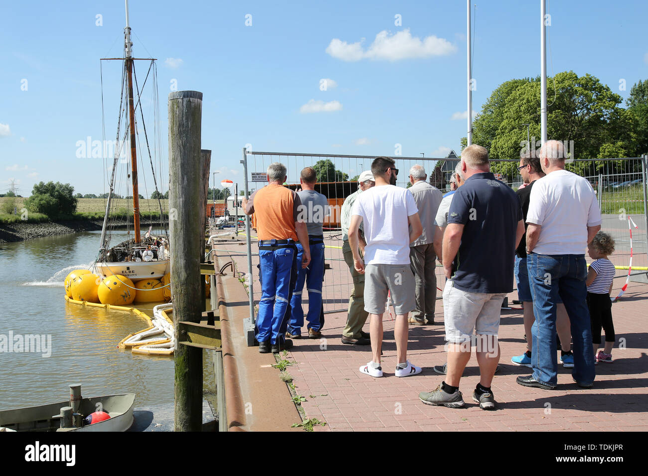 Stadersand, Germany. 17th June, 2019. The work on the sailing ship No. 5 Elbe, which was lifted last night and is located at the pier in Stadersand, is being followed by onlookers. The historic pilot schooner, which has only recently been extensively renovated, collided with a container ship on the Elbe and sank. Last night the ship was lifted with air cushions. Credit: Bodo Marks/dpa/Alamy Live News Stock Photo
