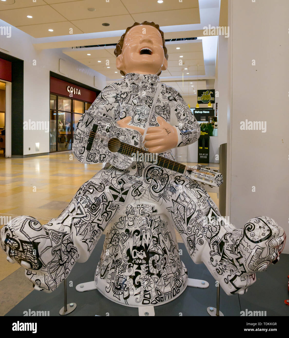 Leith, Edinburgh, Scotland, United Kingdom, 17 June 2019. Oor Wullie's Big Bucket Trail: An art trail of 200 Oor Wullie sculptures appear in Scottish cities in a mass arts event that lasts until August 30th. Oor Wullie is an iconic Scottish cartoon character from the Sunday Post newspaper. The sculptures will be auctioned to raise money for Scotland’s children’s hospital charities. There are 5 in the Leith area, and 60 in Edinburgh altogether. The Proclaimers, Charlie Reid, at Ocean Terminal by Vanessa Gibson Stock Photo